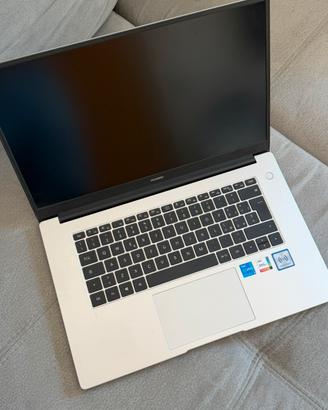 Huawei MateBook D 16 pari al nuovo