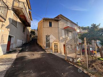 CASA SEMINDIPENDENTE A GUALDO TADINO