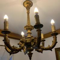 Lampadario a 6 luci in legno dorato e intagliatto