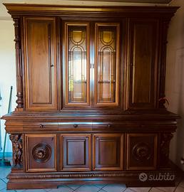 Credenza antica in legno