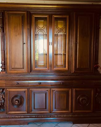 Credenza antica in legno