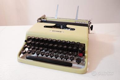 Macchina da scrivere Olivelli Lettera 22 - anni 50