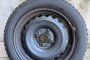Gomme invernali 185/55/R15 con cerchi