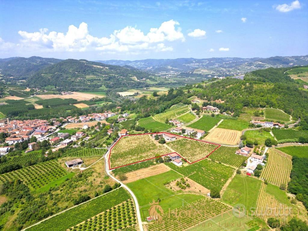 Rustico / Casale di 760 m² con più di 5 locali e b - Vista 3