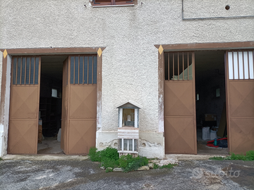 Grande garage in periferia di San Severino Marche