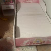 Letto bambina e comodino