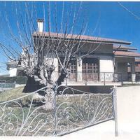 Villa singola con giardino/5 camere/4 bagni/garage