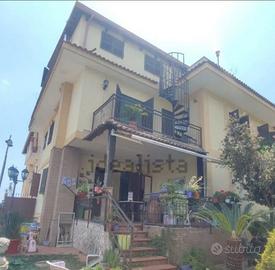 Villa capofila due appartamenti