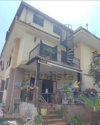 Villa capofila due appartamenti