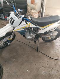 Pit bike