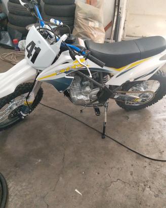 Pit bike
