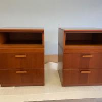 Coppia di comodini color ciliegio