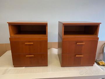 Coppia di comodini color ciliegio