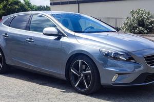 VOLVO V40 AUTOMATICA D3 R-DESIGN