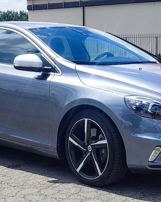 VOLVO V40 AUTOMATICA D3 R-DESIGN