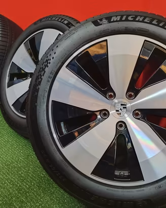 Cerchi Porsche Macan EV pneu 235 55 20 - 285 45 20