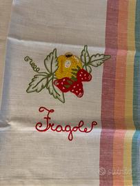 Asciugapiatti ricamato "Fragole"
