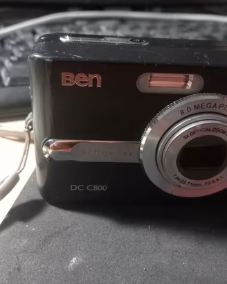 Due macchine fotografiche digitali vintage 