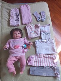 Bambola realistica,tipo reborn.Circa 45 cm.Vestiti