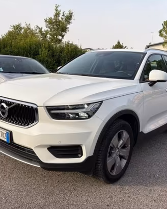 VOLVO XC40 T2 Geartronic Momentum