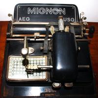 Macchina da scrivere "Mignon AEG" anni 20