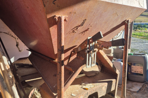 Spandiconcime Vulcano 400