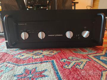 Conrad Johnson preamp.