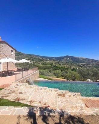 Rustico / Casale di 220 m² con più di 5 locali e b
