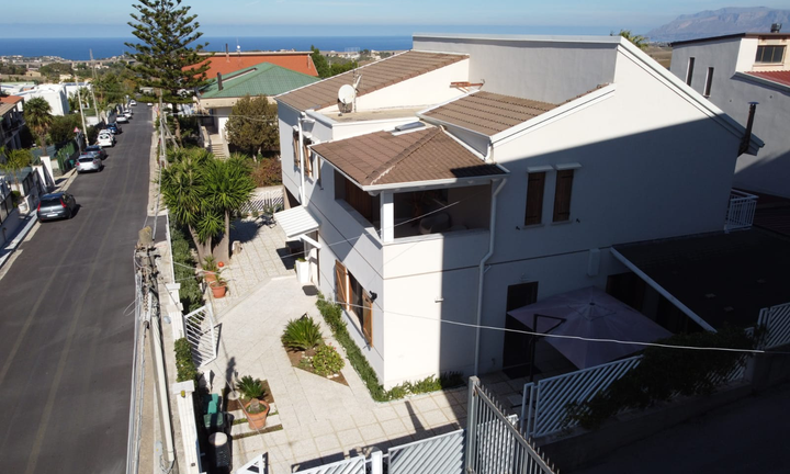 Villa indipendente fino a 16 posti letto