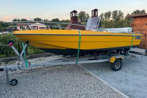 Barca motore e carrello