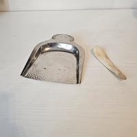 Raccogli briciole silverplated e calzascarpe osso