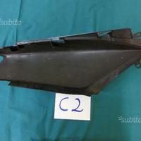 Fianco posteriore sinistro yamaha t-max blu