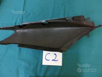 Fianco posteriore sinistro yamaha t-max blu