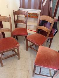Quattro sedie in legno 