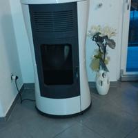 Stufa a pellet Idro davanza bianca