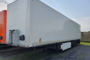 Semirimorchio furgonato Schmitz con 2 asse