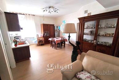 Appartamento con tre camere da letto