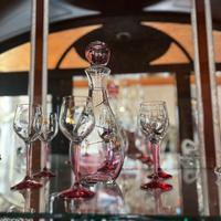 Bichieri da liquore più bottiglia in vetro