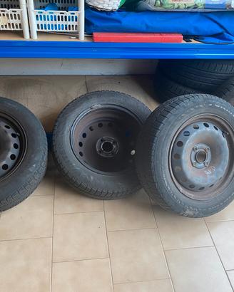 Ruota completa di cerchione 185/65 R 15