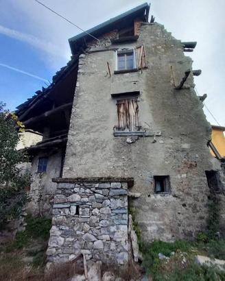 Rustico / Casale di 234 m² con più di 5 locali a N
