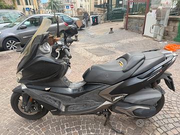 Kymco Xciting 400 anno 2020 (da mettere a posto).
