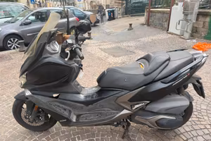 Kymco Xciting 400 anno 2020 (da mettere a posto).