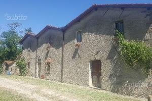 Vicchio complesso colonico 34 ha terreno