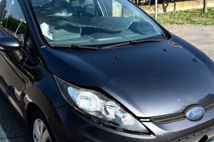 FORD FIESTA INCIDENTATA