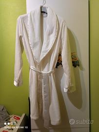 vestaglia bianca invernale bordata di raso