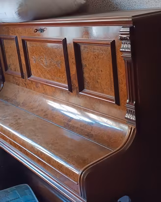 Pianoforte verticale marca Kaiser Berlin