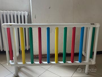 Copri termosifoni in plastica colorata