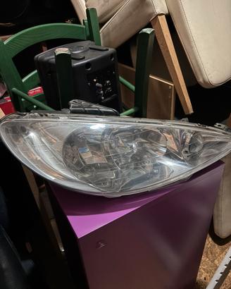 Faro Peugeot 206