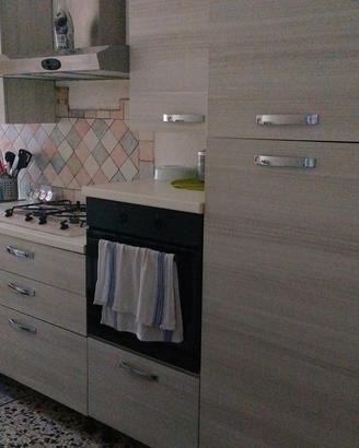 Cucina completa  + mobile soggiorno  + frigo