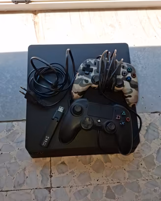 Play Station 4 slim 800gb + 2 controllerr